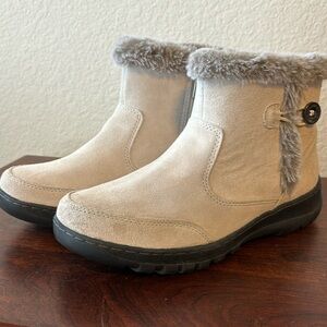 Khombu Tan Winter Boots with Faux Fur Trim